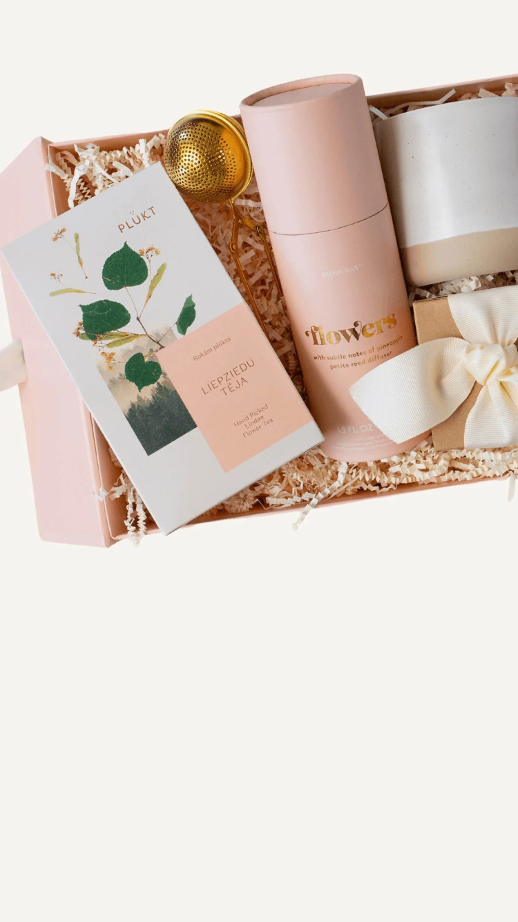 Modern Gifting, Made Simple. Luxury gift design studio creating curated  gift boxes customized for your brand. Corporate gifts. Client gifts.  Closing gif… | Llaveros